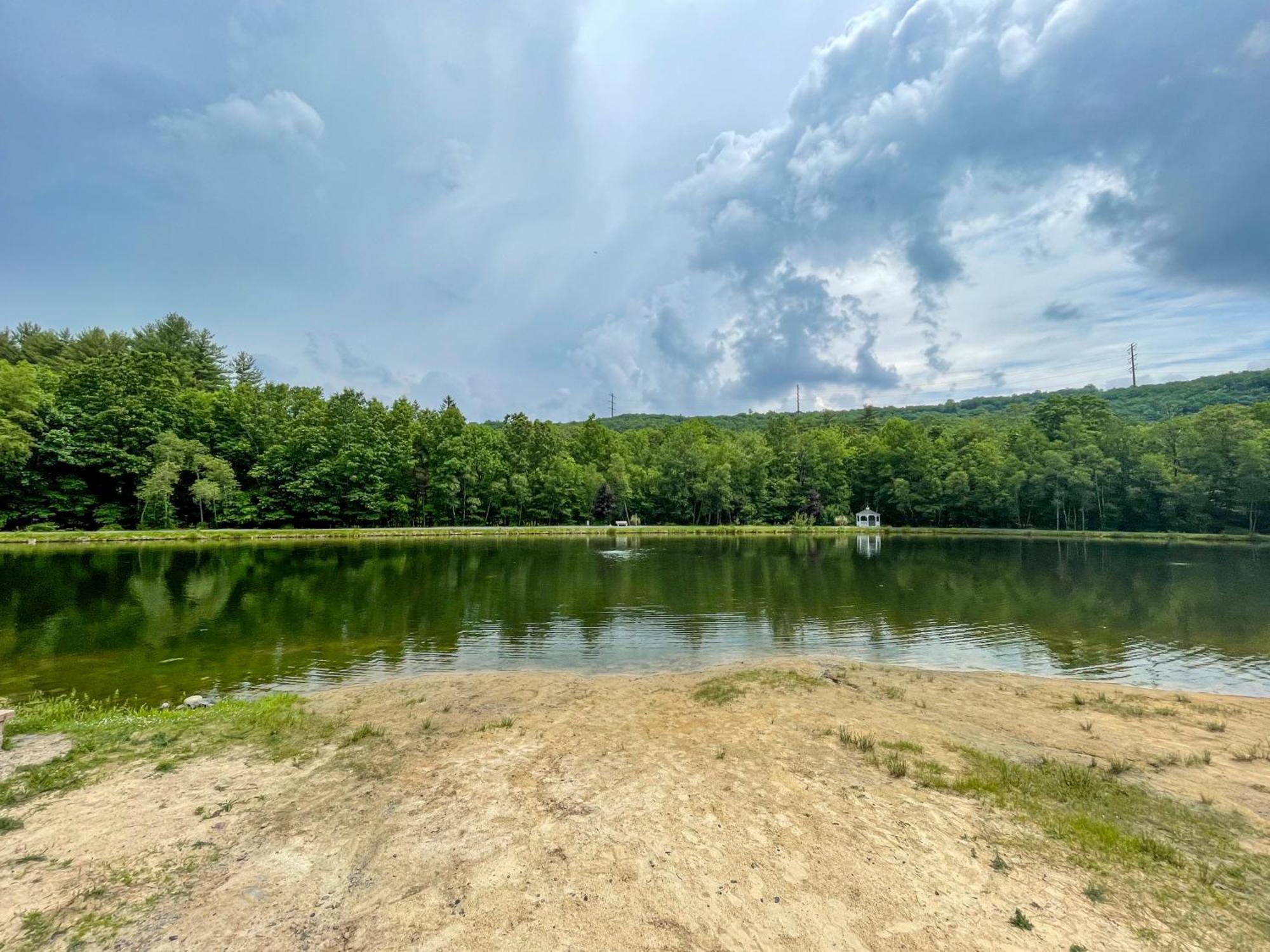 Unique Roundhouse: Hot Tub-Game Room-Firepit&More! Bushkill Exterior foto
